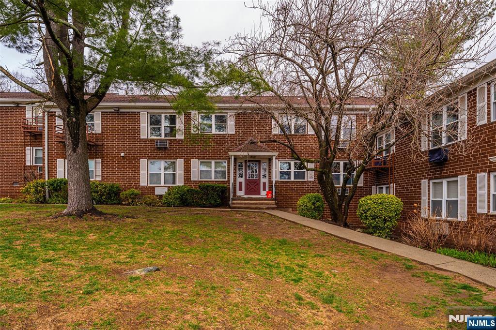 100 Pierson Miller Dr E11, Pompton Lakes, New Jersey - 1 Bedrooms  
1 Bathrooms - 