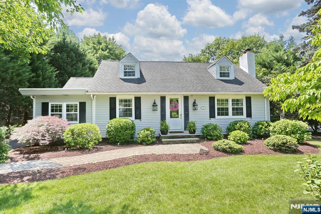Property for Sale at 853 S Maple Avenue, Glen Rock, New Jersey - Bedrooms: 3 
Bathrooms: 2 
Rooms: 8  - $749,900