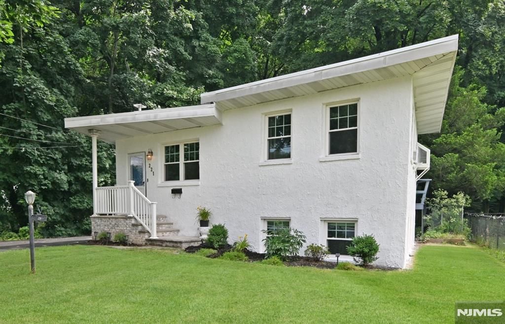 Photo of 221 Lakeview Drive, Ridgewood Village, NJ 07450 (MLS # 26009212)