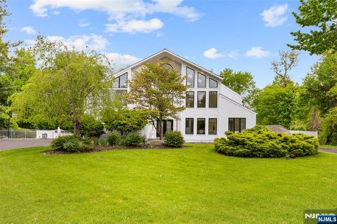 Photo of 81 Greenwoods Road, Old Tappan, NJ 07675 (MLS # 26016460)