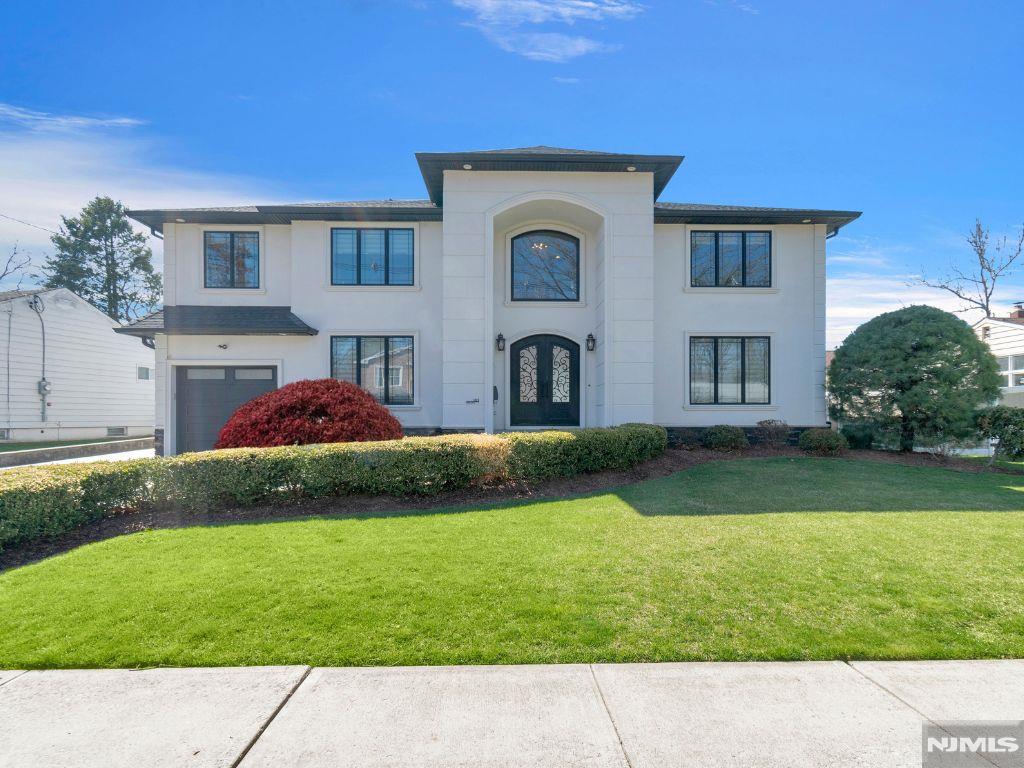 Property for Sale at 183 Oak Avenue, River Edge, New Jersey - Bedrooms: 4 
Bathrooms: 5 
Rooms: 16  - $1,549,900