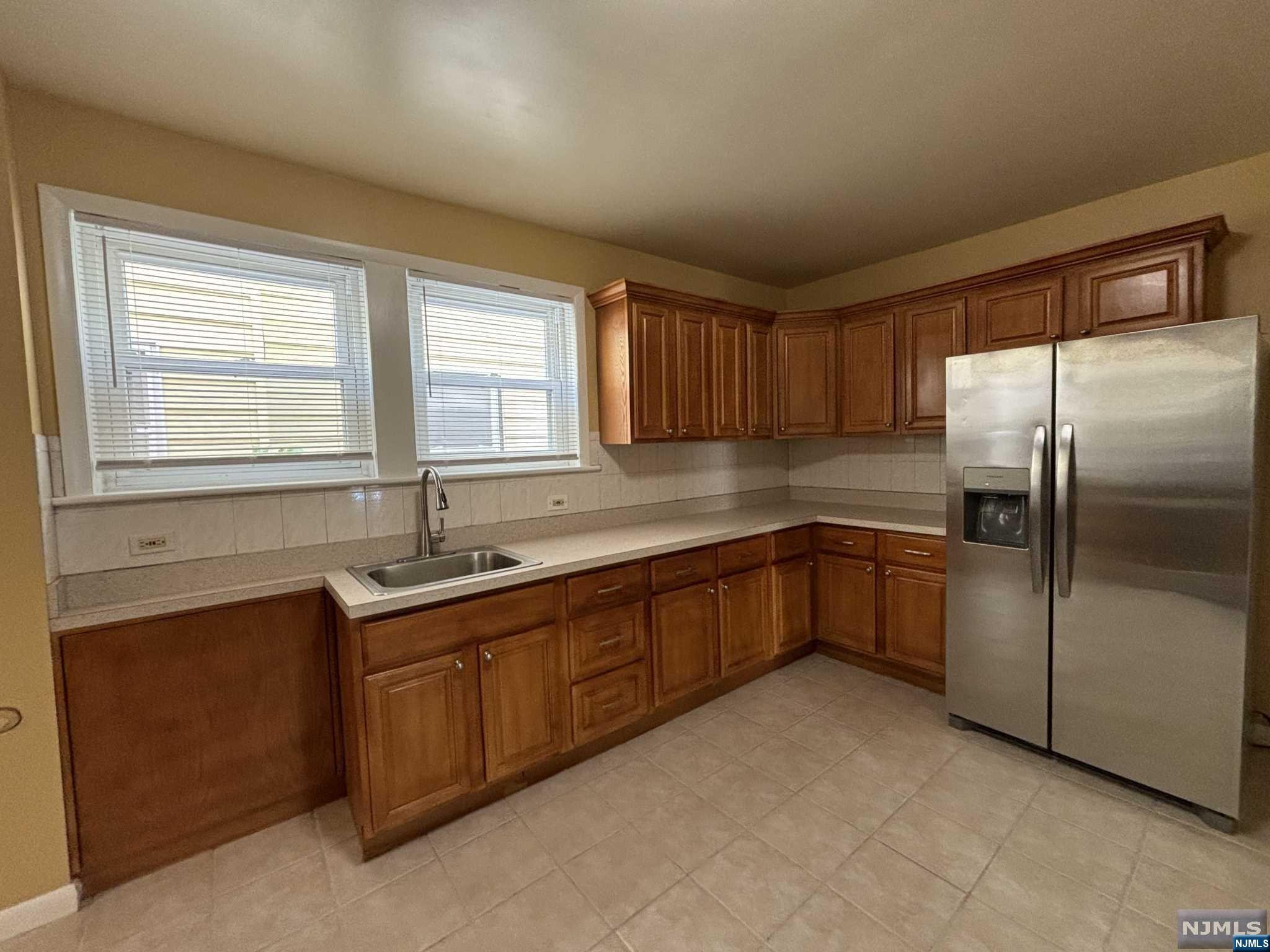 Rental Property at 58 Maple Ave 1, Montclair, New Jersey - Bedrooms: 3 
Bathrooms: 1 
Rooms: 5  - $2,800 MO.