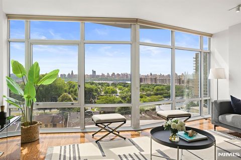 Photo of 100 Thompson Lane #6B, Edgewater, NJ 07020 (MLS # 26008108)