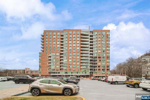Photo of 1108 Hudson Park, Edgewater, NJ 07020 (MLS # 26027449)