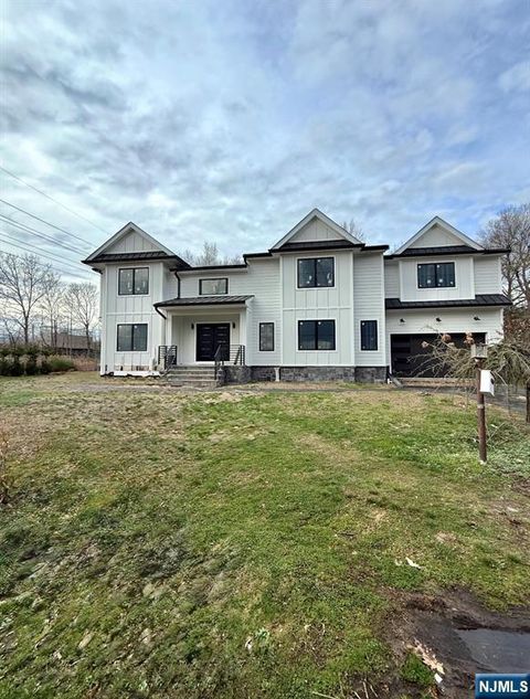 Photo of 3 Meadow St, Cresskill, NJ 07626 (MLS # 25044068)