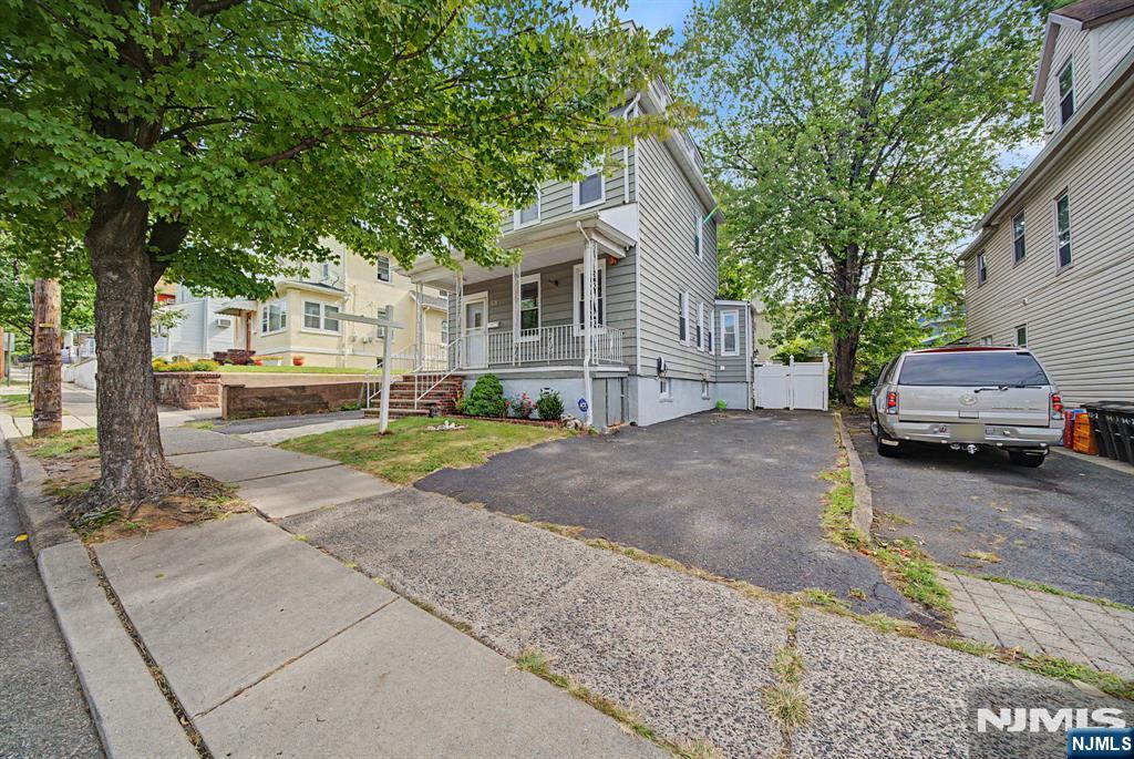 88 Boiling Springs Avenue