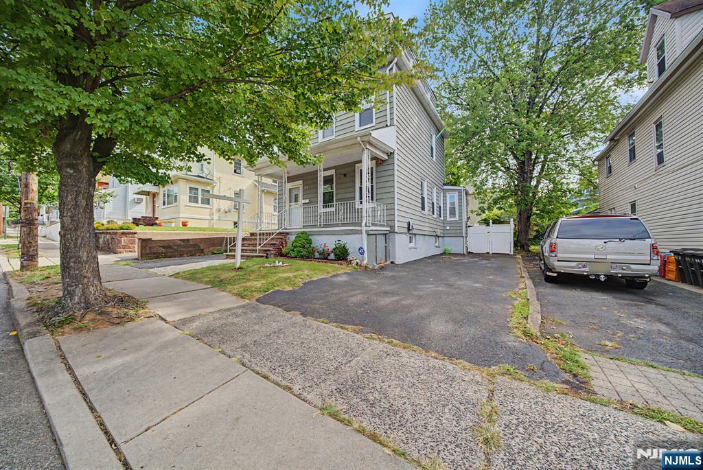 88 Boiling Springs Avenue