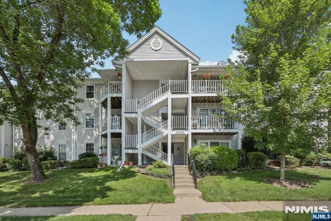 Photo of 530 Holly Ct, Mahwah, NJ 07430 (MLS # 26036527)