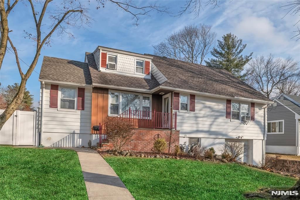 Photo of 17 Porter Road, West Orange, NJ 07052 (MLS # 26001476)