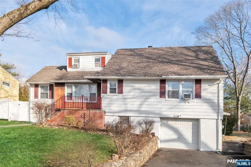 Photo of 17 Porter Road, West Orange, NJ 07052 (MLS # 26001476)