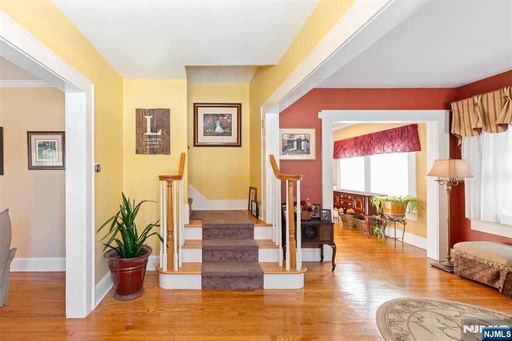 Photo of 7 Wayland Drive, Verona, NJ 07044 (MLS # 26003950)