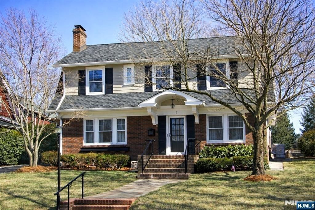 Photo of 7 Wayland Drive, Verona, NJ 07044 (MLS # 26003950)