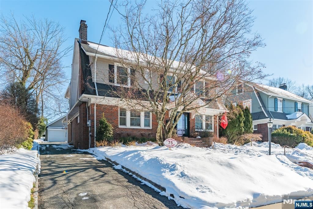 Photo of 7 Wayland Drive, Verona, NJ 07044 (MLS # 26003950)