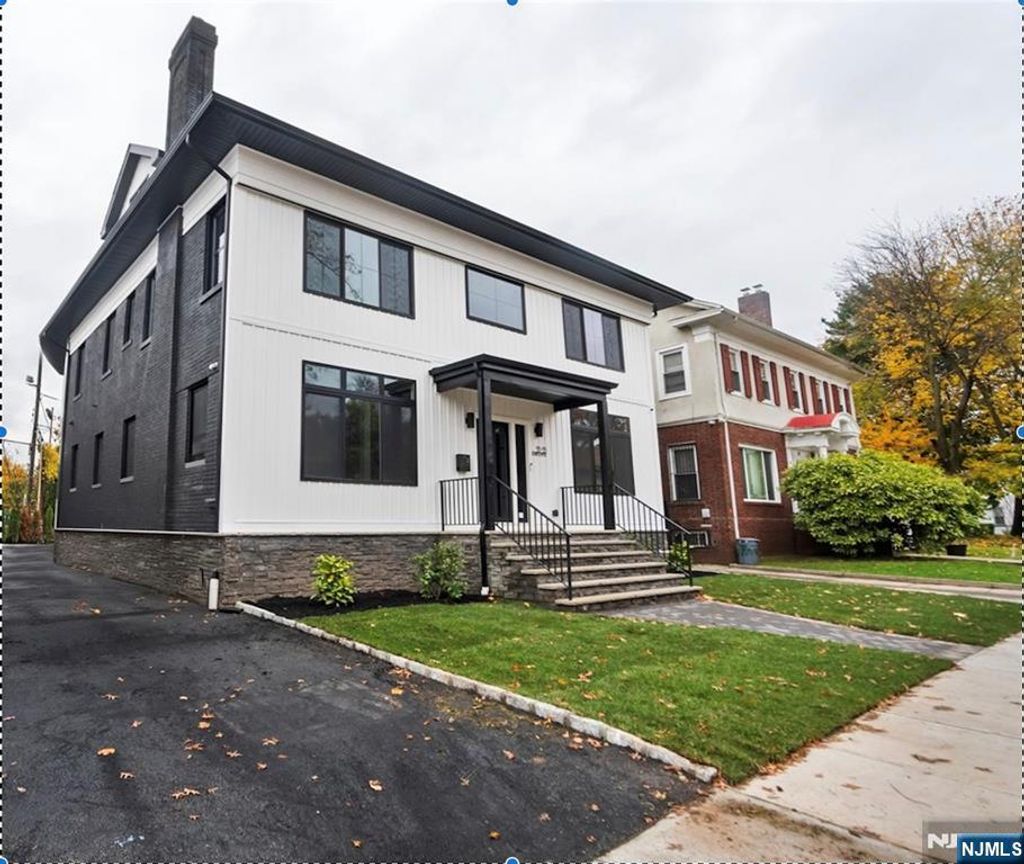 Photo of 33 Randolph Place, Newark, NJ 07108 (MLS # 25040864)