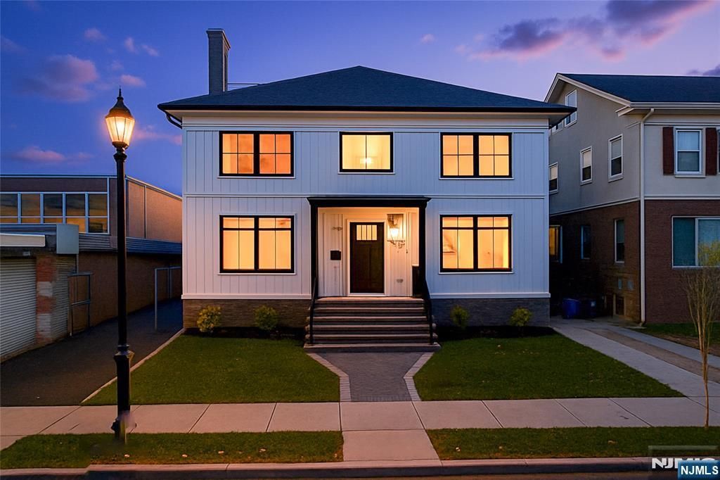 Photo of 33 Randolph Place, Newark, NJ 07108 (MLS # 25040864)