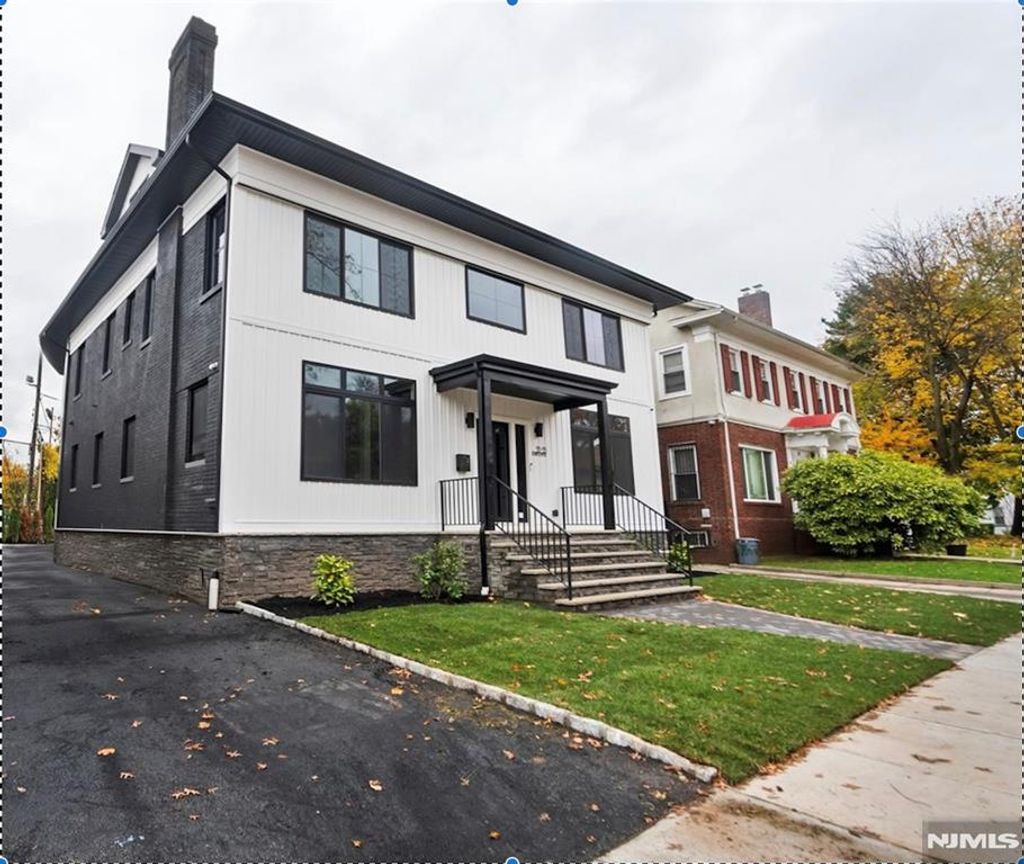 Photo of 33 Randolph Place, Newark, NJ 07108 (MLS # 25040864)