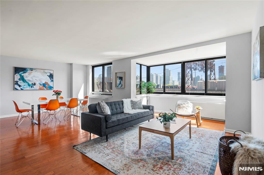 700 Grove Street 2P