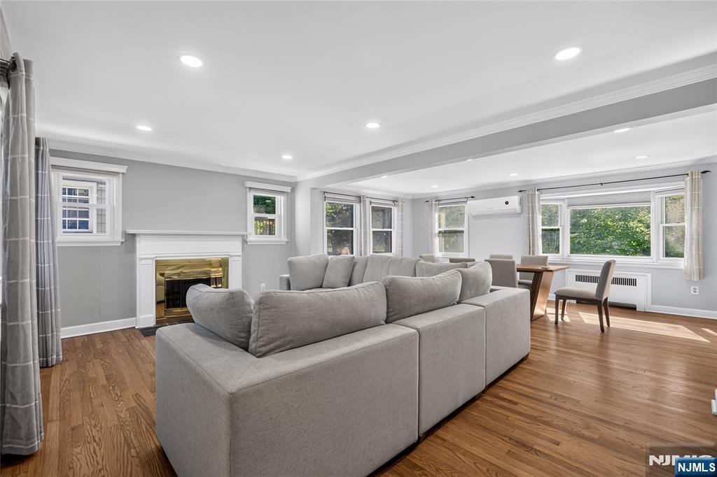 29 Laurel Avenue