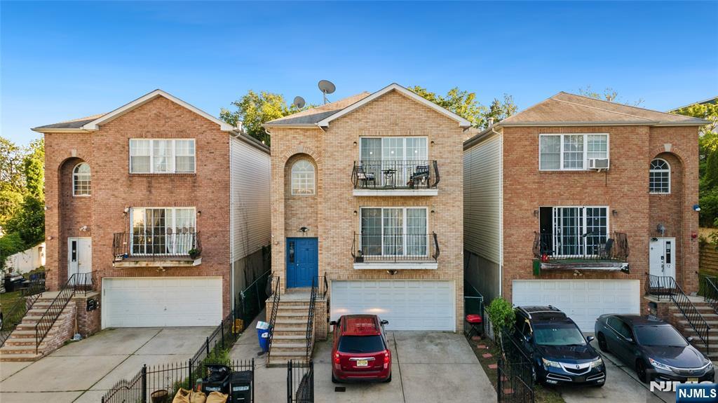 14 Seabury Court, Newark, New Jersey - 8 Bedrooms  
6 Bathrooms  
14 Rooms - 