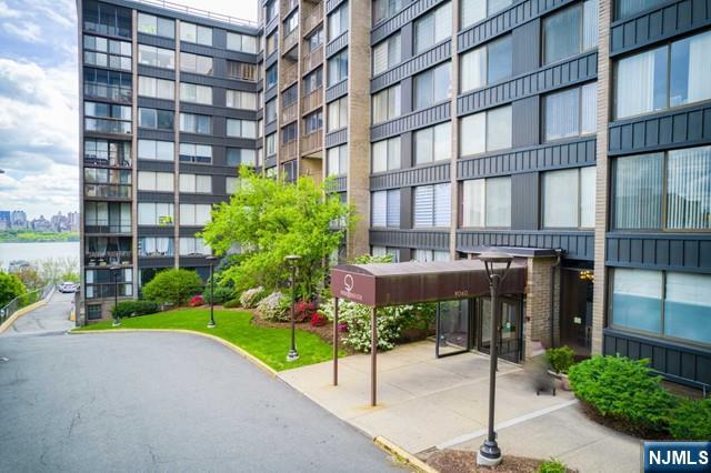 Rental Property at 9060 Palisade 304, North Bergen, New Jersey - Bedrooms: 1 
Bathrooms: 1 
Rooms: 5  - $2,900 MO.