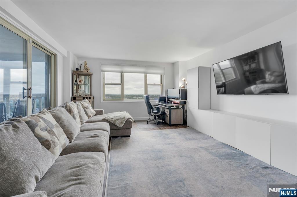 555 North Avenue 23S