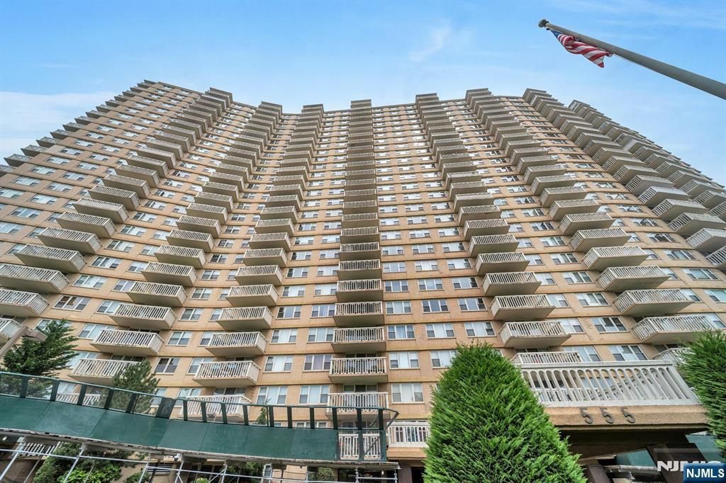 Photo of 555 North Avenue #23S, Fort Lee, NJ 07024 (MLS # 26000361)
