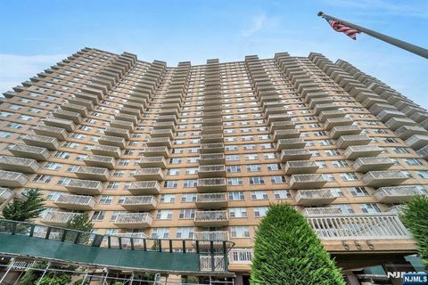 Photo of 555 North Avenue #23S, Fort Lee, NJ 07024 (MLS # 26000361)