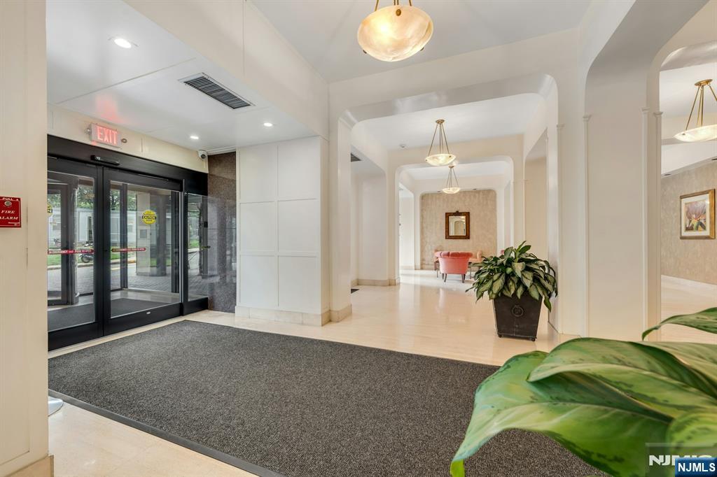 555 North Avenue 23S