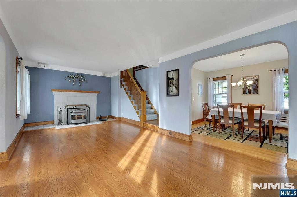 12-09 Ellis Avenue