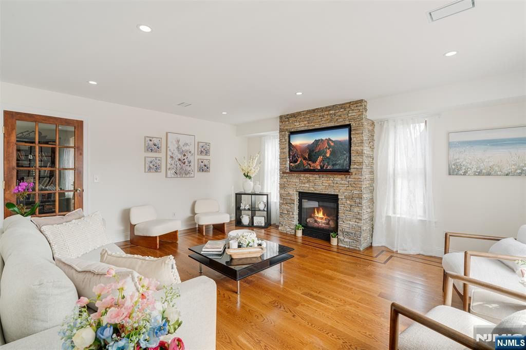 Photo of 8 Dean Ct, Rutherford, NJ 07070 (MLS # 26009632)