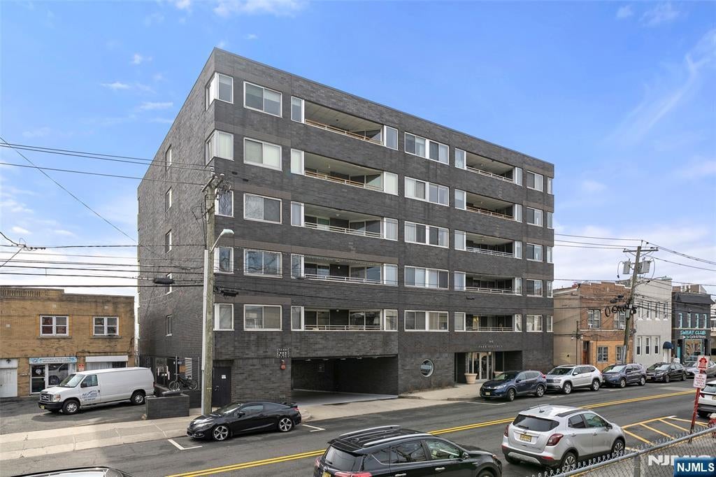 364 Palisade Avenue 5B