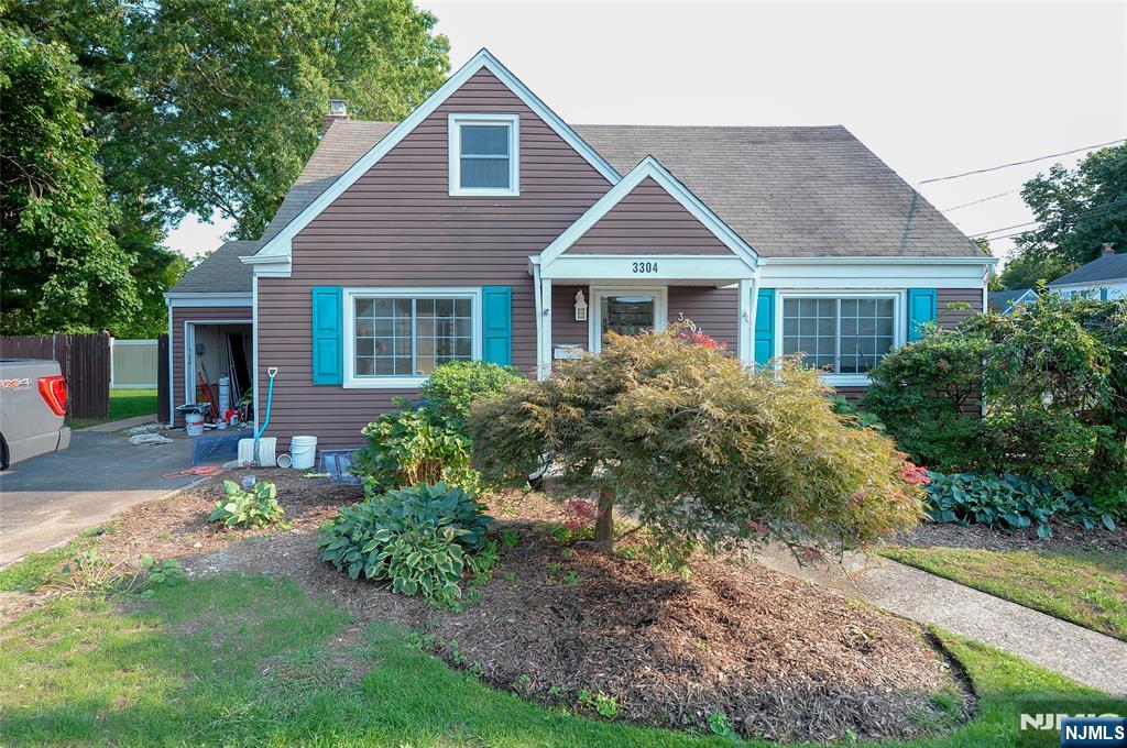 3304 Halsey Rd, Fair Lawn, New Jersey - 4 Bedrooms  
2 Bathrooms  
5 Rooms - 