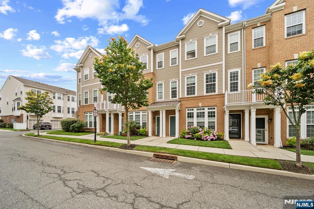 119 Eisenhower Lane 2104