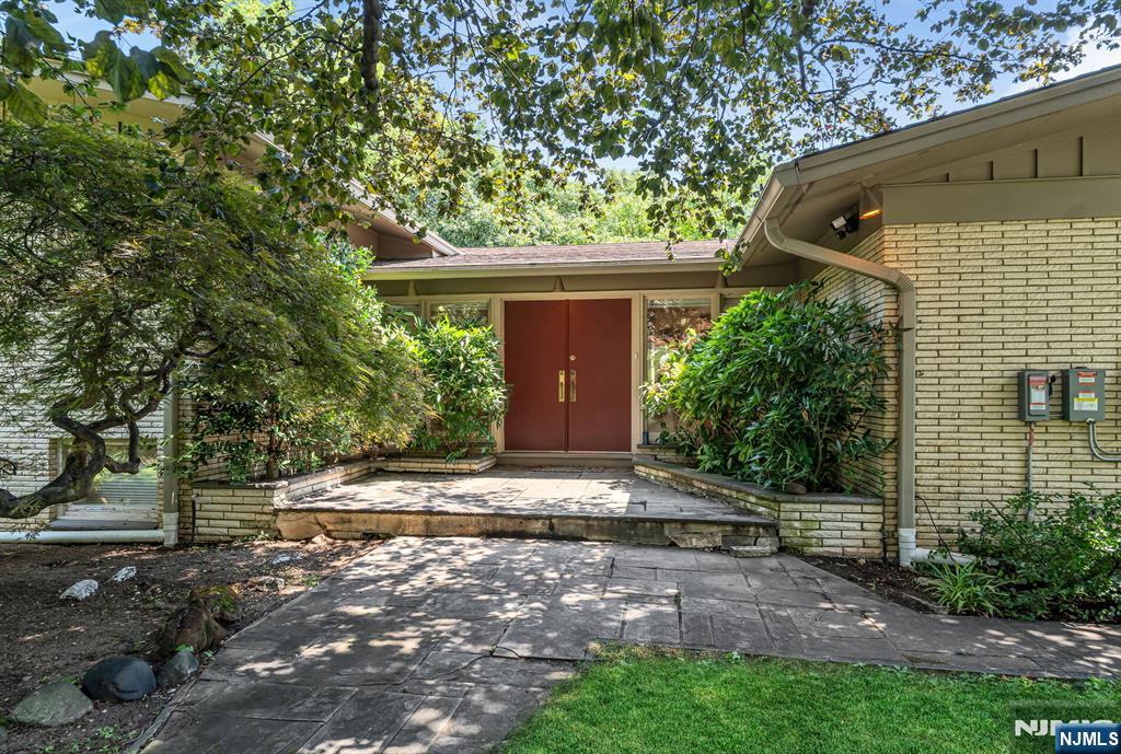 33 Ridge Road