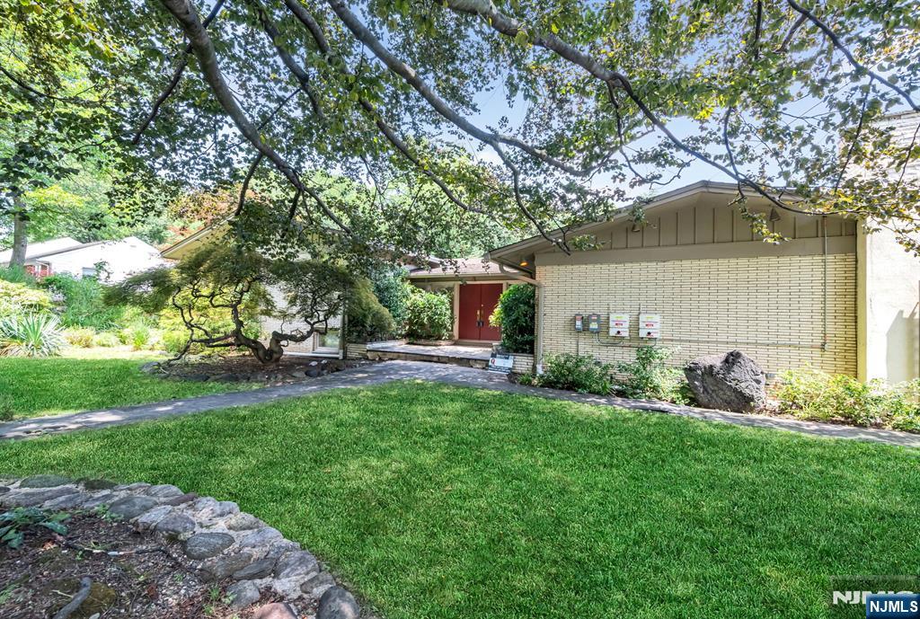 33 Ridge Road