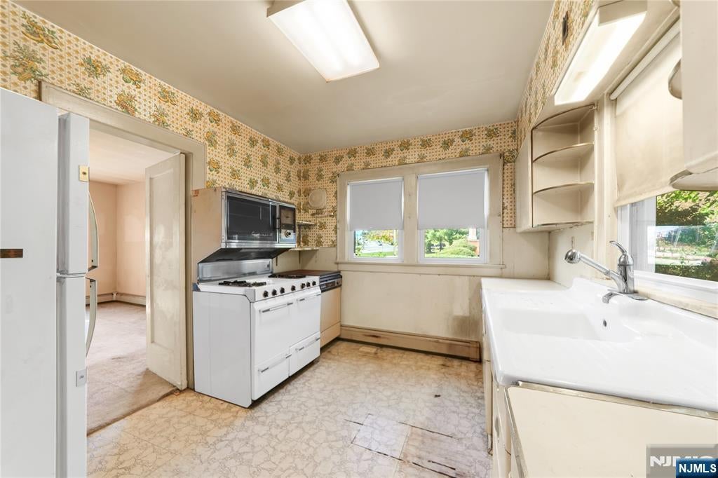 30 Bloomfield Avenue