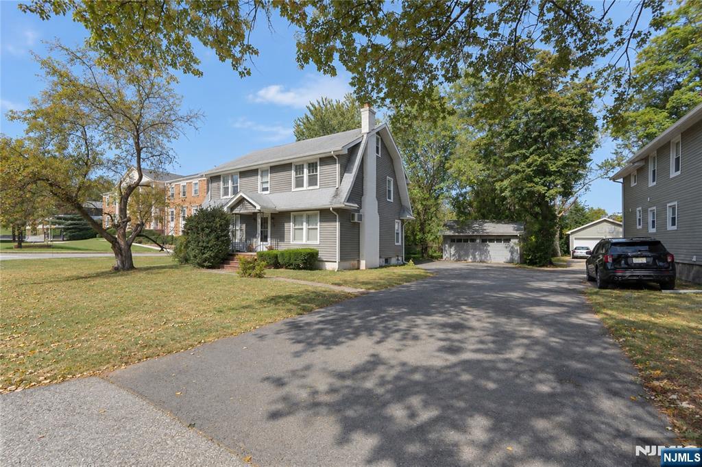 30 Bloomfield Avenue