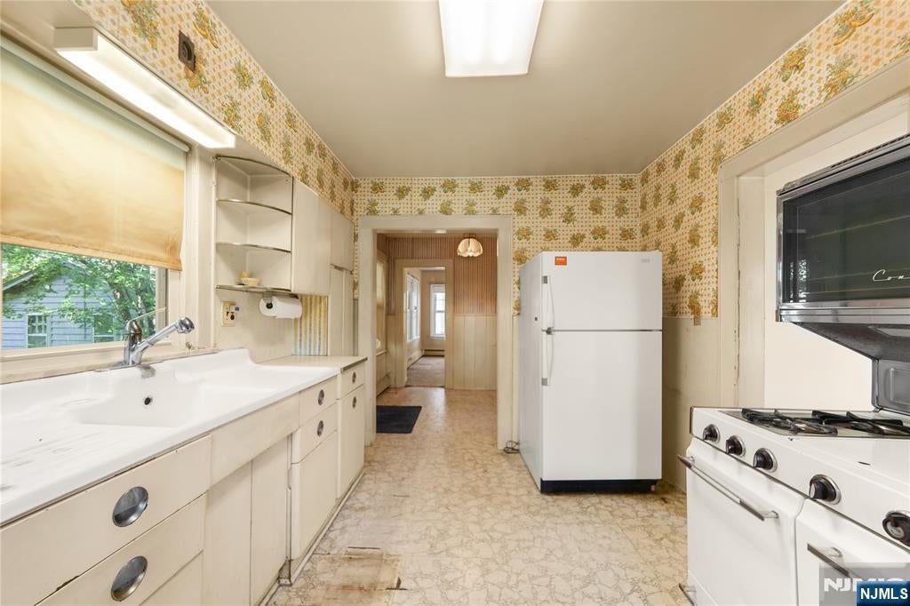 30 Bloomfield Avenue
