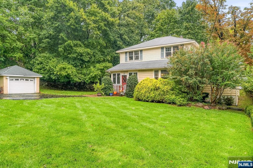 149 W Grand Avenue