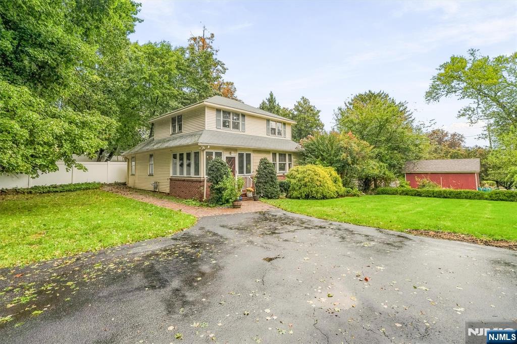 149 W Grand Avenue