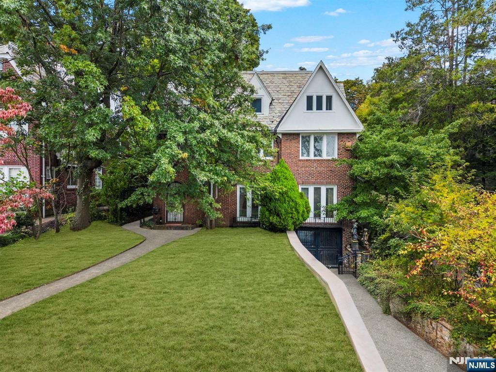Photo of 14 Upper Mountain Avenue, Montclair, NJ 07042 (MLS # 25034736)
