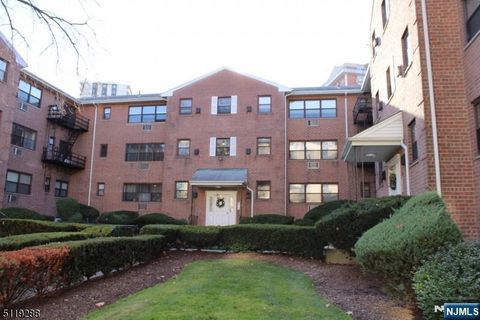 Photo of 218 Prospect Avenue #3C, Hackensack, NJ 07601 (MLS # 26000523)
