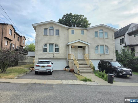 Photo of 408 Catherine St, Fort Lee, NJ 07024 (MLS # 26027238)