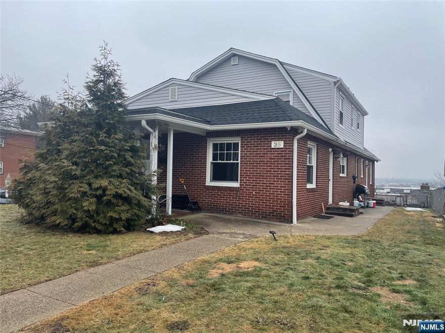 BRAND NEW APARTMENT, FIRST FLOOR LARGE LIVING ROOM, EAT-IN KITCHEN WITH SS APPLIANCES AND ISLAND, 2 BEDROOMS AND FULL BATH, LAUNDRY HOOKUPS. ALL UTILITIES ARE PAID BY TENANT. CREDIT MIN 650, PROOF OF INCOME AND ID REQUIRED. CLOSE TO ALL, SCHOOL, SHOPPING AND ALL AMJOR HIGHWAYS! NO PETS.