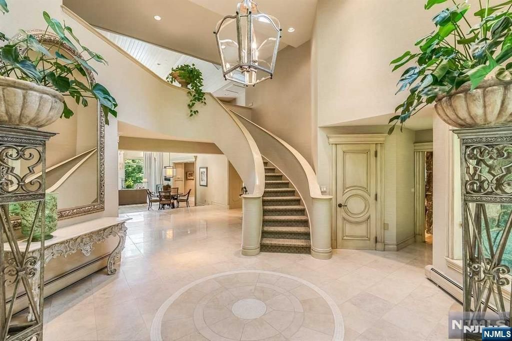 Photo of 125 Chestnut Ridge Road, Saddle River, NJ 07458 (MLS # 24035565)
