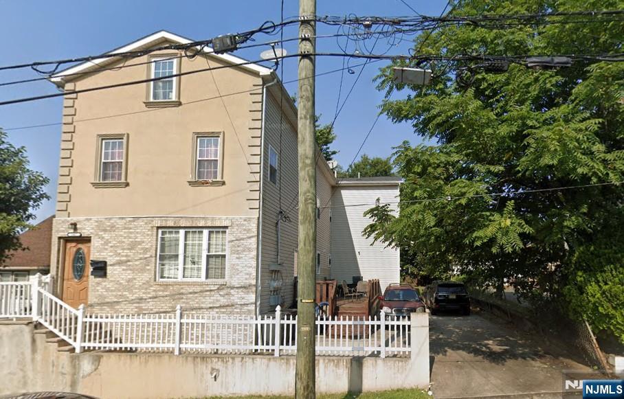 Property for Sale at 247249 Sussex Street, Paterson, New Jersey - Bedrooms: 6 
Bathrooms: 4 
Rooms: 10  - $675,000