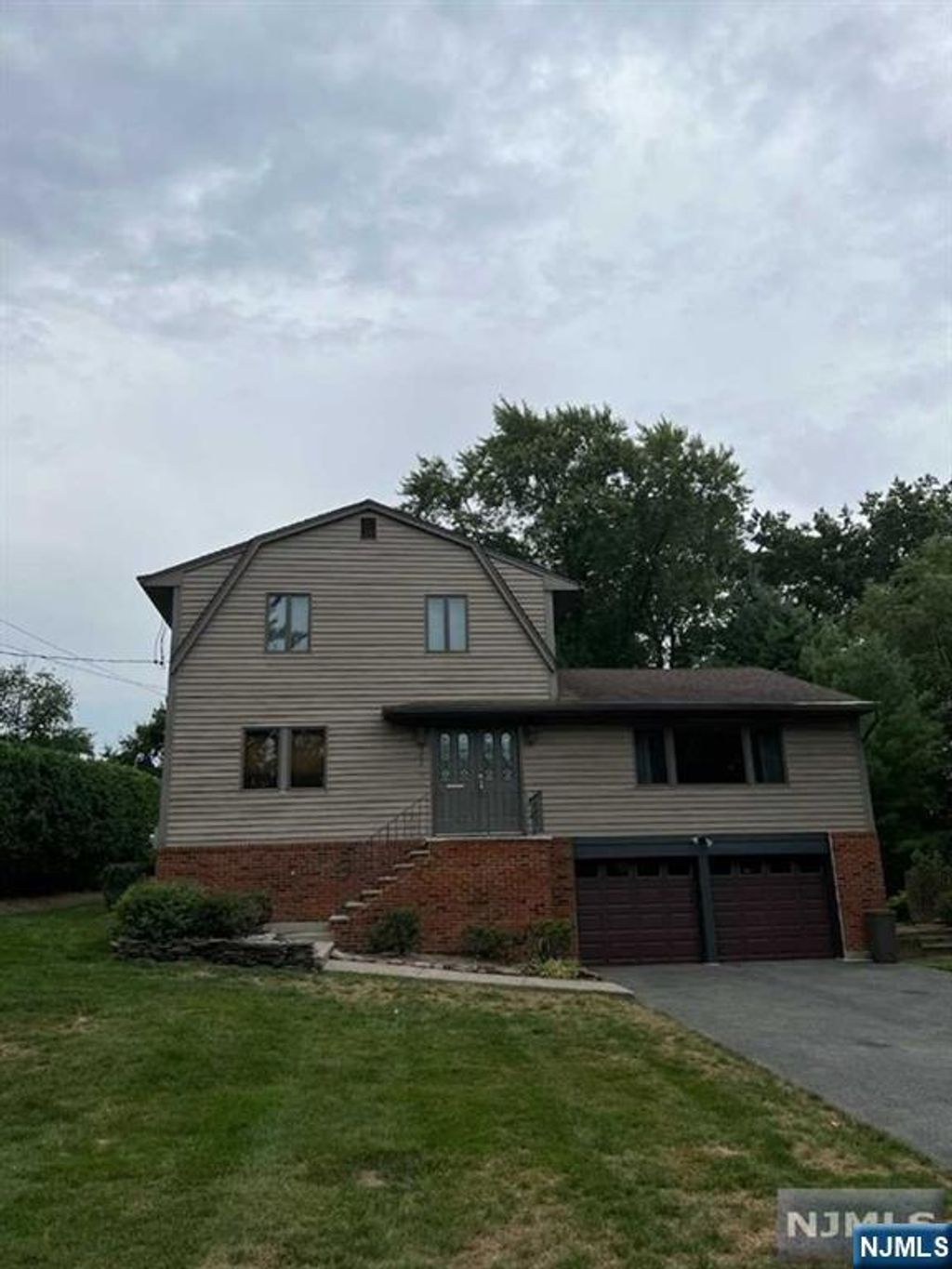 Photo of 522 Grove Street, Ridgewood Village, NJ 07450 (MLS # 25034685)