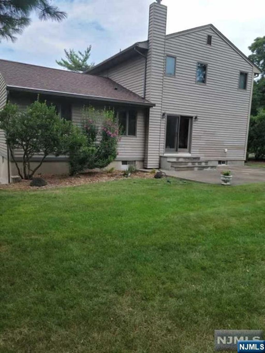 Photo of 522 Grove Street, Ridgewood Village, NJ 07450 (MLS # 25034685)