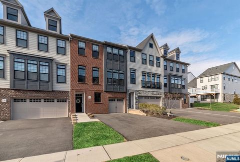 Photo of 32 Goldfinch Dr, Upper Saddle River, NJ 07458 (MLS # 26001408)