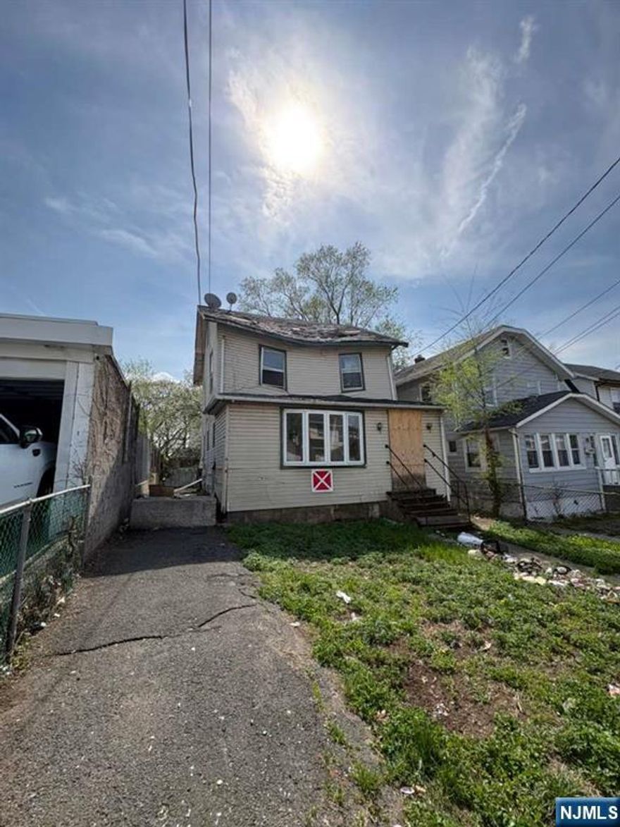 Well-maintained home featuring 6 rooms, including 3 bedrooms and 1.5 bathrooms. This property offers a functional layout with comfortable living space throughout. Conveniently located in Irvington, NJ, close to transportation, schools, shopping, and major highways. A great opportunity for both owner-occupants and investors alike.